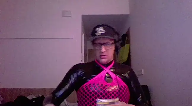 Snapshot of Bigthroaterboy chatting on 03.07.25 Bigthroaterboy online show from 03.07.25