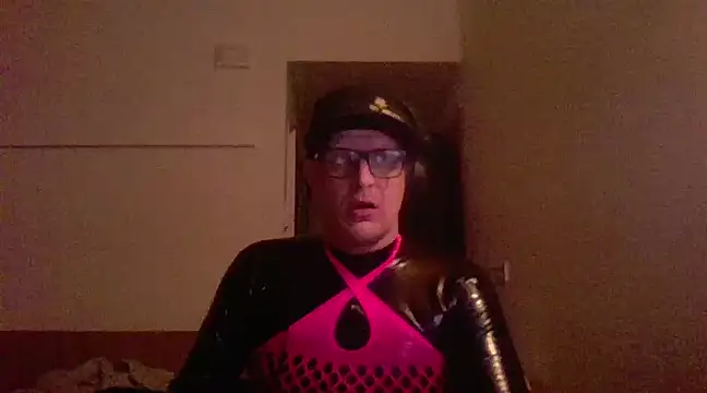 Snapshot of Bigthroaterboy chatting on 03.07.25 Bigthroaterboy online show from 03.07.25