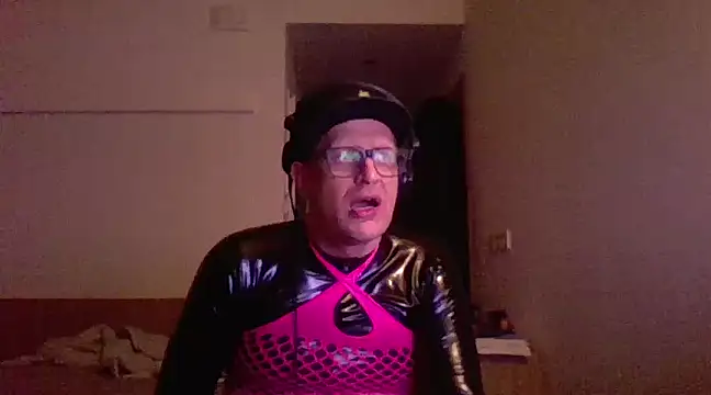 Snapshot of Bigthroaterboy chatting on 03.08.25 Bigthroaterboy online show from 03.08.25