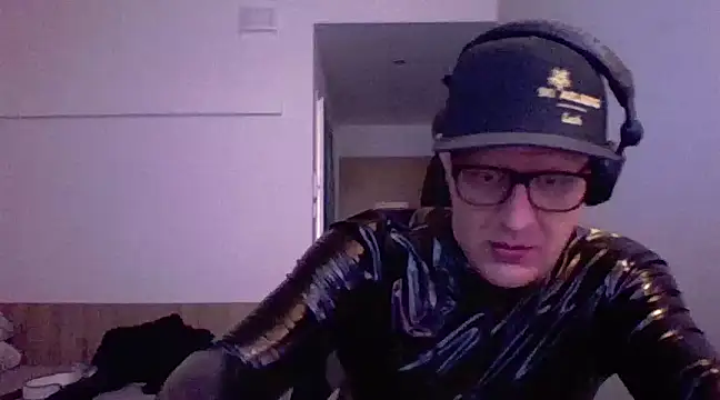 Snapshot of Bigthroaterboy chatting on 03.08.25 Bigthroaterboy online show from 03.08.25