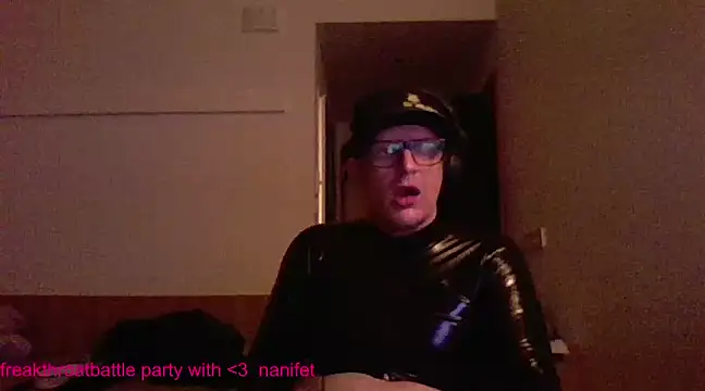 Snapshot of Bigthroaterboy chatting on 03.08.25 Bigthroaterboy online show from 03.08.25