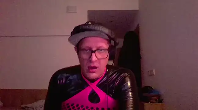 Snapshot of Bigthroaterboy chatting on 03.11.25 Bigthroaterboy online show from 03.11.25