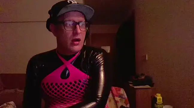 Snapshot of Bigthroaterboy chatting on 03.16.25 Bigthroaterboy online show from 03.16.25