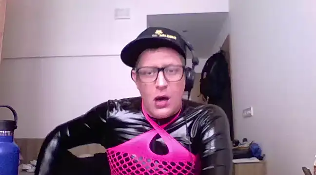 Snapshot of Bigthroaterboy chatting on 03.16.25 Bigthroaterboy online show from 03.16.25