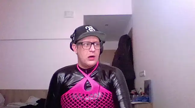 Snapshot of Bigthroaterboy chatting on 03.21.25 Bigthroaterboy online show from 03.21.25