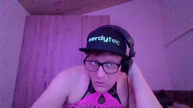 Snapshot of Bigthroaterboy chatting on 10.08.25 Bigthroaterboy online show from 10.08.25