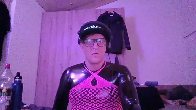 Snapshot of Bigthroaterboy chatting on 10.18.25 Bigthroaterboy online show from 10.18.25