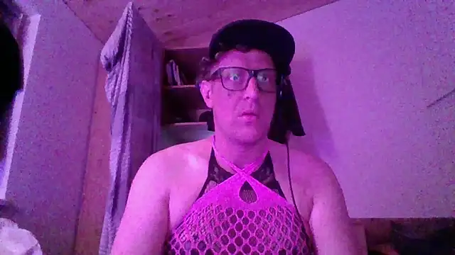 Snapshot of Bigthroaterboy chatting on 10.21.25 Bigthroaterboy online show from 10.21.25