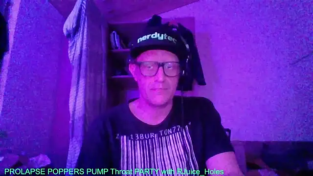 Snapshot of Bigthroaterboy chatting on 10.23.25 Bigthroaterboy online show from 10.23.25