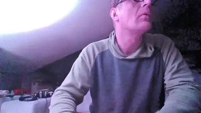 Snapshot of Bigthroaterboy chatting on 10.26.25 Bigthroaterboy online show from 10.26.25