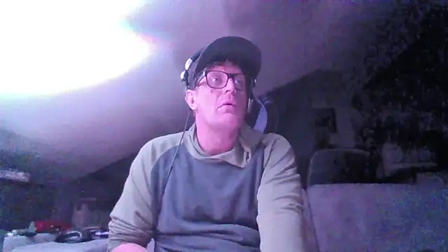 Snapshot of Bigthroaterboy chatting on 10.27.25 Bigthroaterboy online show from 10.27.25