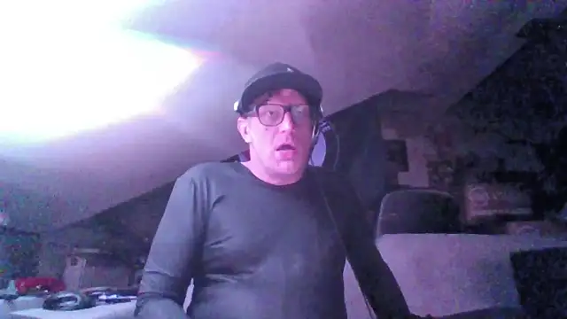 Snapshot of Bigthroaterboy chatting on 10.27.25 Bigthroaterboy online show from 10.27.25