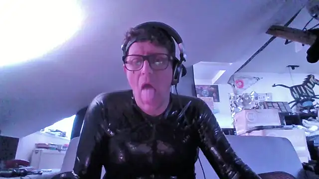 Snapshot of Bigthroaterboy chatting on 10.30.25 Bigthroaterboy online show from 10.30.25