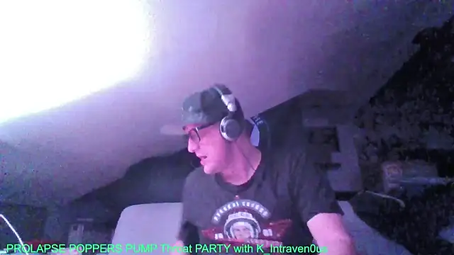 Snapshot of Bigthroaterboy chatting on 10.30.25 Bigthroaterboy online show from 10.30.25