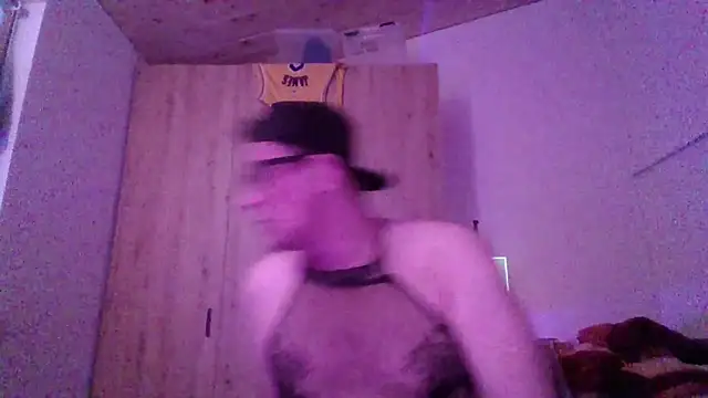 Snapshot of Bigthroaterboy chatting on 11.08.25 Bigthroaterboy online show from 11.08.25