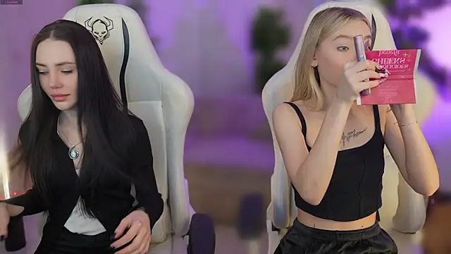 Snapshot of Sara_Tranquil chatting on 02.21.25 Sara Tranquil online show from 02.21.25