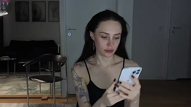 Snapshot of Sara_Tranquil chatting on 11.18.25 Sara Tranquil online show from 11.18.25