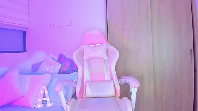 Snapshot of angelinalodge1 chatting on 02.17.25 angelinalodge1 online show from 02.17.25