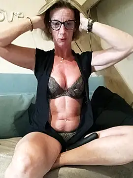 Snapshot of tatianasexymilf chatting on 05.29.26 tatianasexymilf online show from 05.29.26