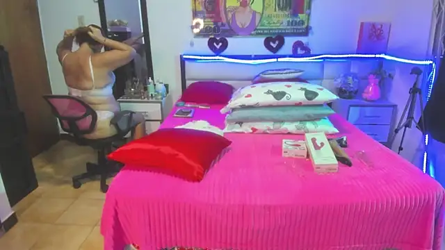 Snapshot of karenmilf_4 chatting on 12.12.24 karenmilf 4 online show from 12.12.24