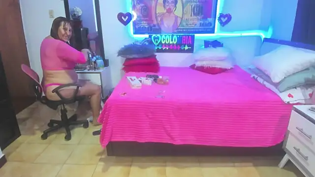 Snapshot of karenmilf_4 chatting on 01.05.25 karenmilf 4 online show from 01.05.25