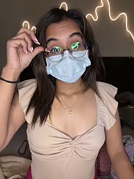 Snapshot of HotIndianCouple__8 chatting on 12.13.24 HotIndianCouple 8 online show from 12.13.24