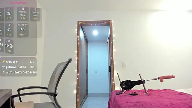 Snapshot of CharlotteRouseVIP chatting on 11.08.25 CharlotteRouseVIP online show from 11.08.25