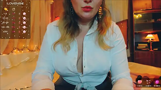 Snapshot of Your_Julia_Burns chatting on 12.13.24 Your Julia Burns online show from 12.13.24