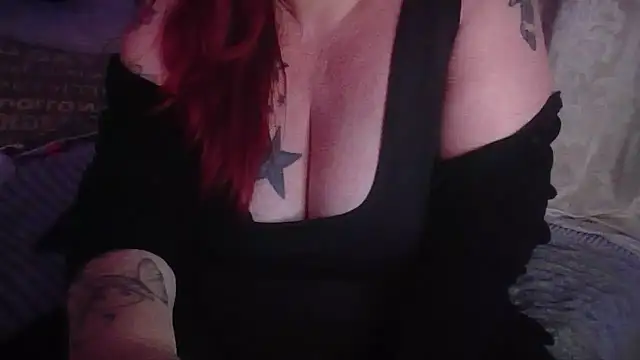 Snapshot of LynnLa chatting on 11.11.25 LynnLa online show from 11.11.25