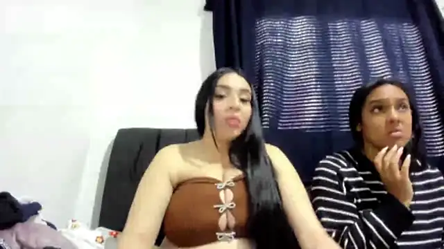 Snapshot of EmmaHole_ chatting on 05.16.26 EmmaHole online show from 05.16.26