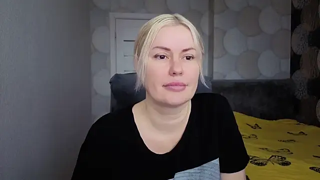 Snapshot of natusik chatting on 05.17.26 natusik online show from 05.17.26