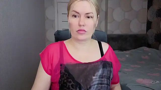 Snapshot of natusik chatting on 06.14.26 natusik online show from 06.14.26
