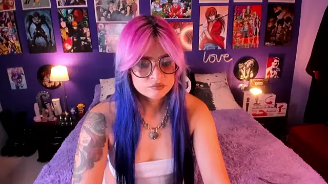 Snapshot of anne_cross chatting on 09.11.25 anne cross online show from 09.11.25