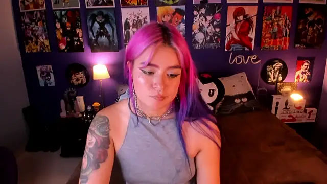 Snapshot of anne_cross chatting on 11.05.25 anne cross online show from 11.05.25