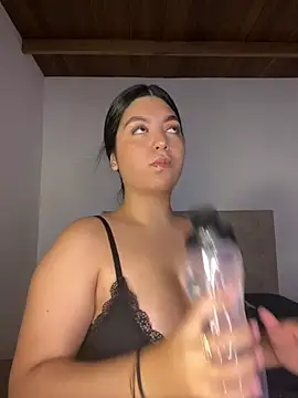 Snapshot of DashaStar chatting on 01.13.25 DashaStar online show from 01.13.25