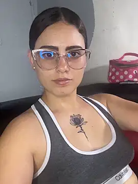 Snapshot of Azuna25 chatting on 05.14.26 Azuna25 online show from 05.14.26