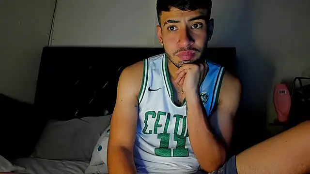 Snapshot of tom_thick chatting on 03.10.25 tom thick online show from 03.10.25