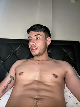 Snapshot of tom_thick chatting on 03.14.25 tom thick online show from 03.14.25