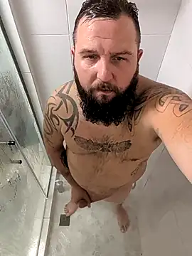 Snapshot of beardedbeasty86 chatting on 10.20.25 beardedbeasty86 online show from 10.20.25