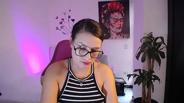 esmeraldaa230 online show from 02.26.26