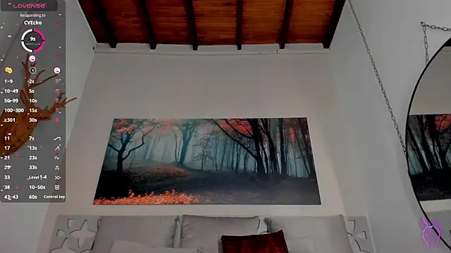 LunaRuso online show from 02.08.25