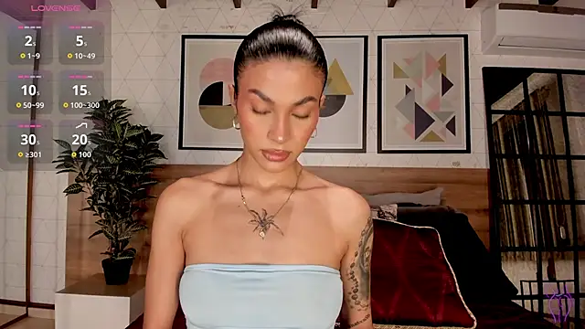 LunaRuso online show from 10.08.25