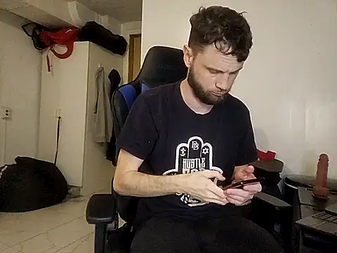 Snapshot of Talenjames4 chatting on 11.01.25 Talenjames4 online show from 11.01.25