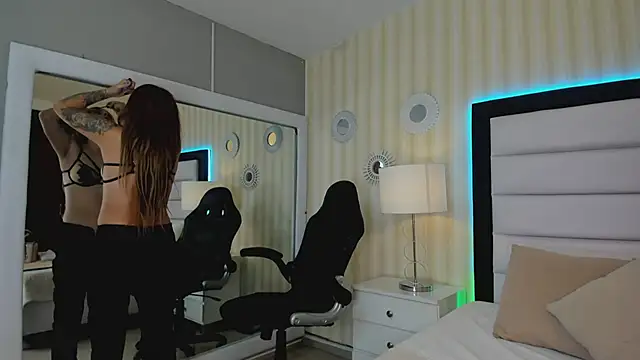 Valeriasaenzz  online show from 12.18.24