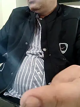 Snapshot of Hot-man39 chatting on 12.28.24 Hot-man39 online show from 12.28.24