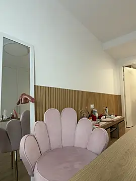 streetdoll online show from 04.11.26