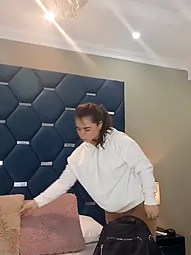 ThaniaJones online show from 09.09.25