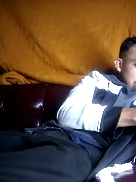 aL3JanDro93 online show from 04.30.26