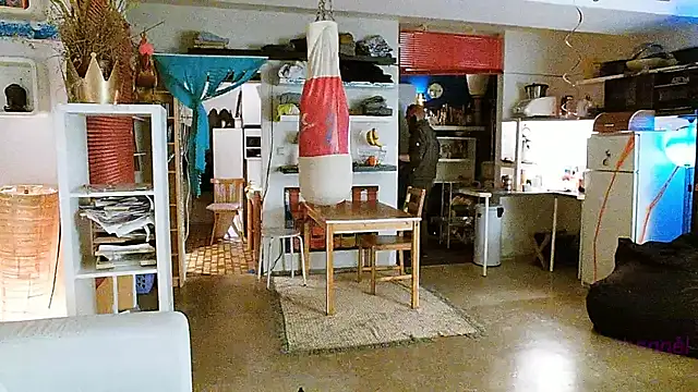 Snapshot of BongChannel chatting on 12.31.24 BongChannel online show from 12.31.24