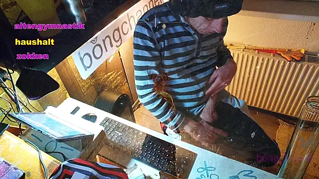 Snapshot of BongChannel chatting on 01.30.25 BongChannel online show from 01.30.25